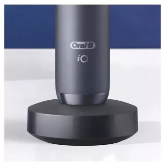 Oral-B iO7 Black Onyx električna četkica za zube, magnetna, 5 modova, timer, senzor pritiska, torbica, crna Oral-B iO7 Black Onyx električna četkica za zube, magnetna, 5 modova, timer, senzor pritiska, torbica, crna