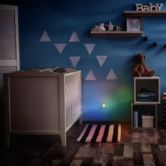 Solight noćna LED RGB rasvjeta sa svjetlosnim senzorom, boja svjetla po izboru, 230V Solight noćna LED RGB rasvjeta sa svjetlosnim senzorom, boja svjetla po izboru, 230V