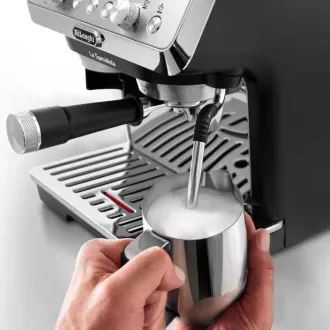 DeLonghi La Specialista Arte aparat za kavu s polugom, 1400 W, ugrađeni mlin, MyLatte mlaznica za paru