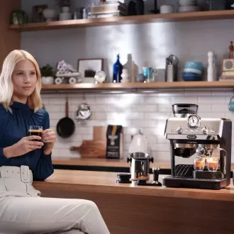 DeLonghi La Specialista Arte aparat za kavu s polugom, 1400 W, ugrađeni mlin, MyLatte mlaznica za paru
