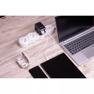 VERBATIM univerzalni putni adapter UTA-04 Putni adapter