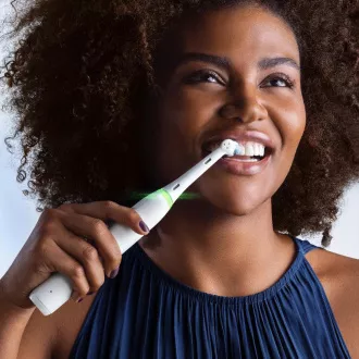IO SERIES 5 PRILIČNO BIJELA ORAL-B ČETKICA