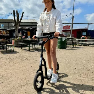 Dječji romobil Story One Air s kotačima na napuhavanje, crni