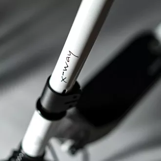 MOVINO X-Way sklopivi romobil s ručnom i nožnom kočnicom, bijeli