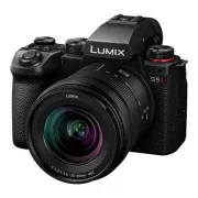 Panasonic Lumix DC-S5 Mark II + Lumix S 20-60 mm f/3.5-5.6 Macro OIS 24.2 Mpx, crni