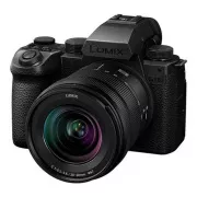 Panasonic Lumix DC-S5 Mark IIx + Lumix S 20-60 mm f/3.5-5.6 Macro OIS, DSLM, 24.2 Mpx, crni